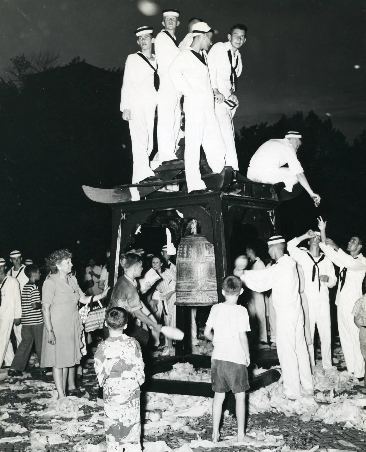Japanese Bell: Bell 1945