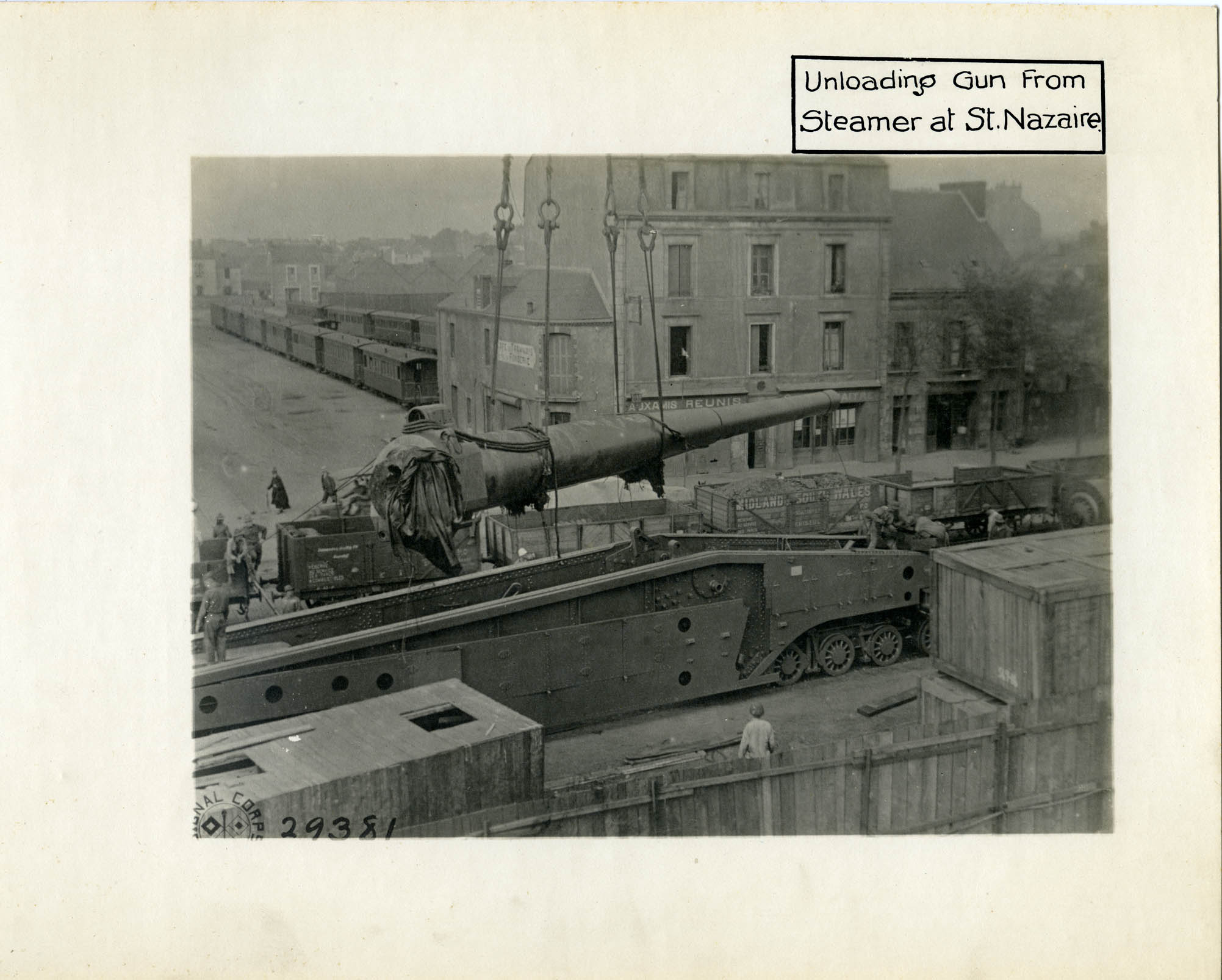 When Battleships Had Wheels: Unloading gun from steamer