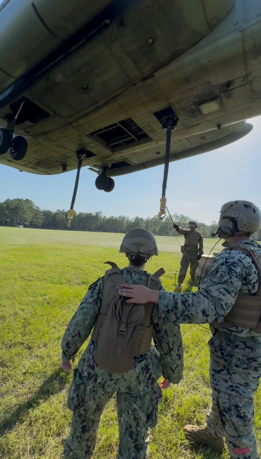 Midshipmen train on external lift operations under a heavy-lift helicopter